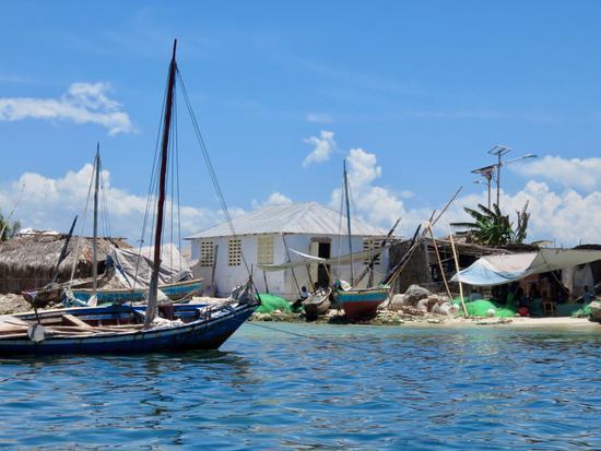 寻找世界上最拥挤的岛屿 它在海地无人注意的角落 寻找世界上最拥挤的岛屿 它在海地无人注意的角落